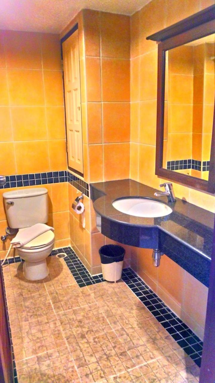 Bodega Phuket Patong (Adults Only) Hostel Екстериор снимка