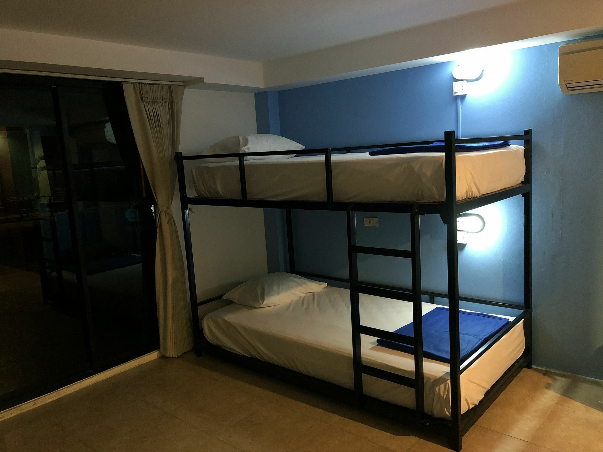 Bodega Phuket Patong (Adults Only) Hostel Екстериор снимка